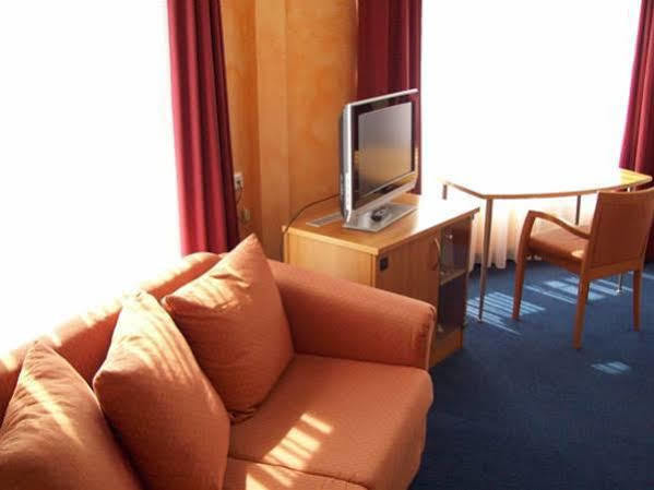 Allee Hotel Карлсруэ Экстерьер фото